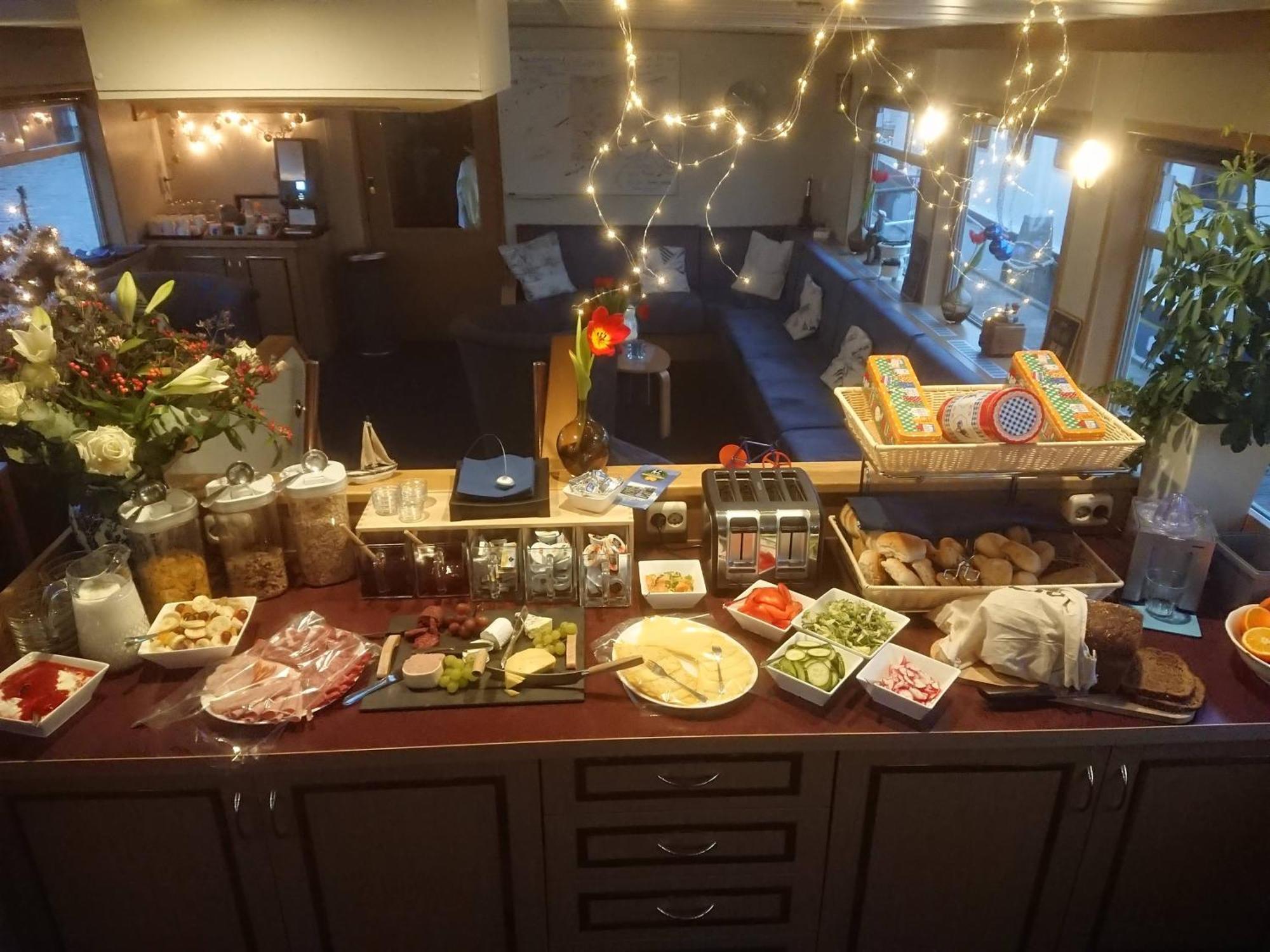 Botel Zwaantje Hotel *
