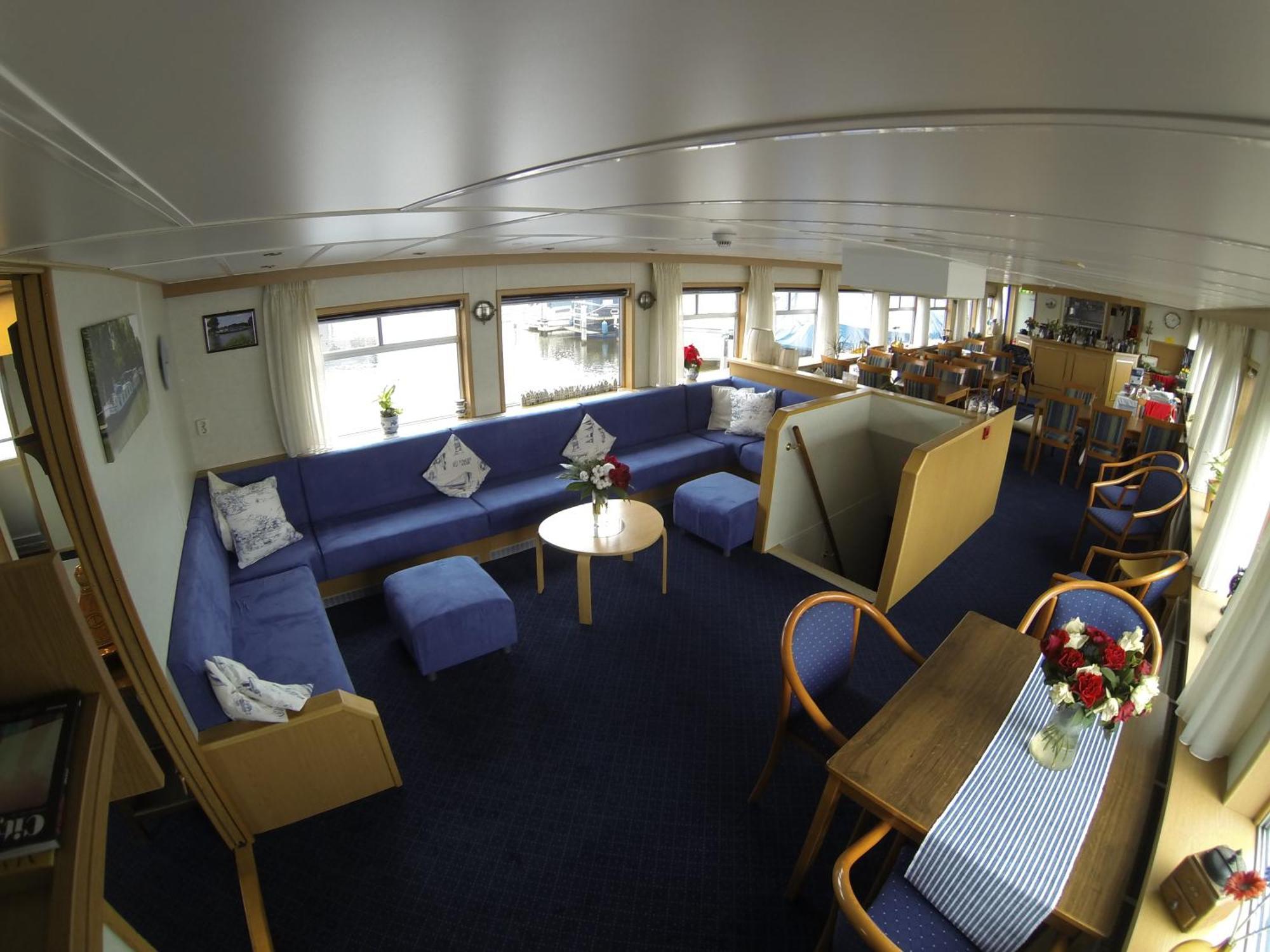 Botel Zwaantje Hotel *